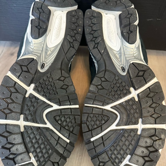 New Balance 2002R 'BLACK' - Picture 10 of 11